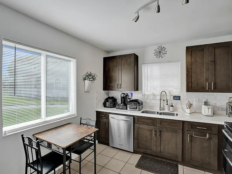 1488 SW 47th Ave — Photo 5