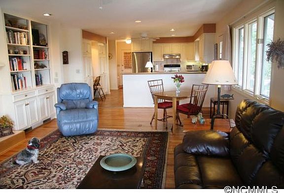 4th image of 427 Red Fox Dr