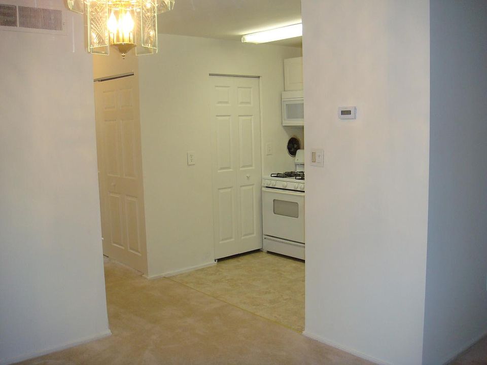 Dining room to Kitchen