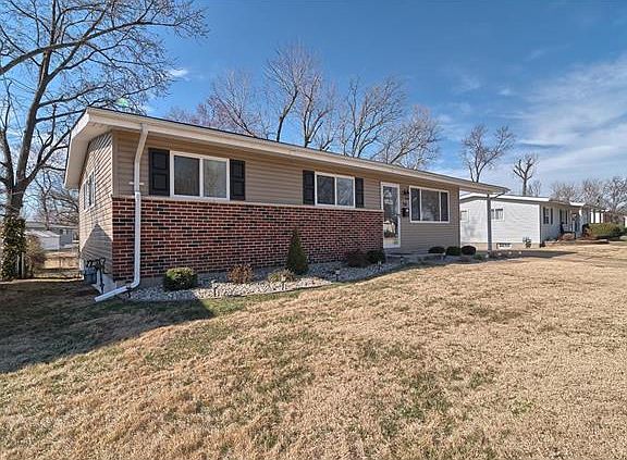 2nd image of 350 Skylark Dr