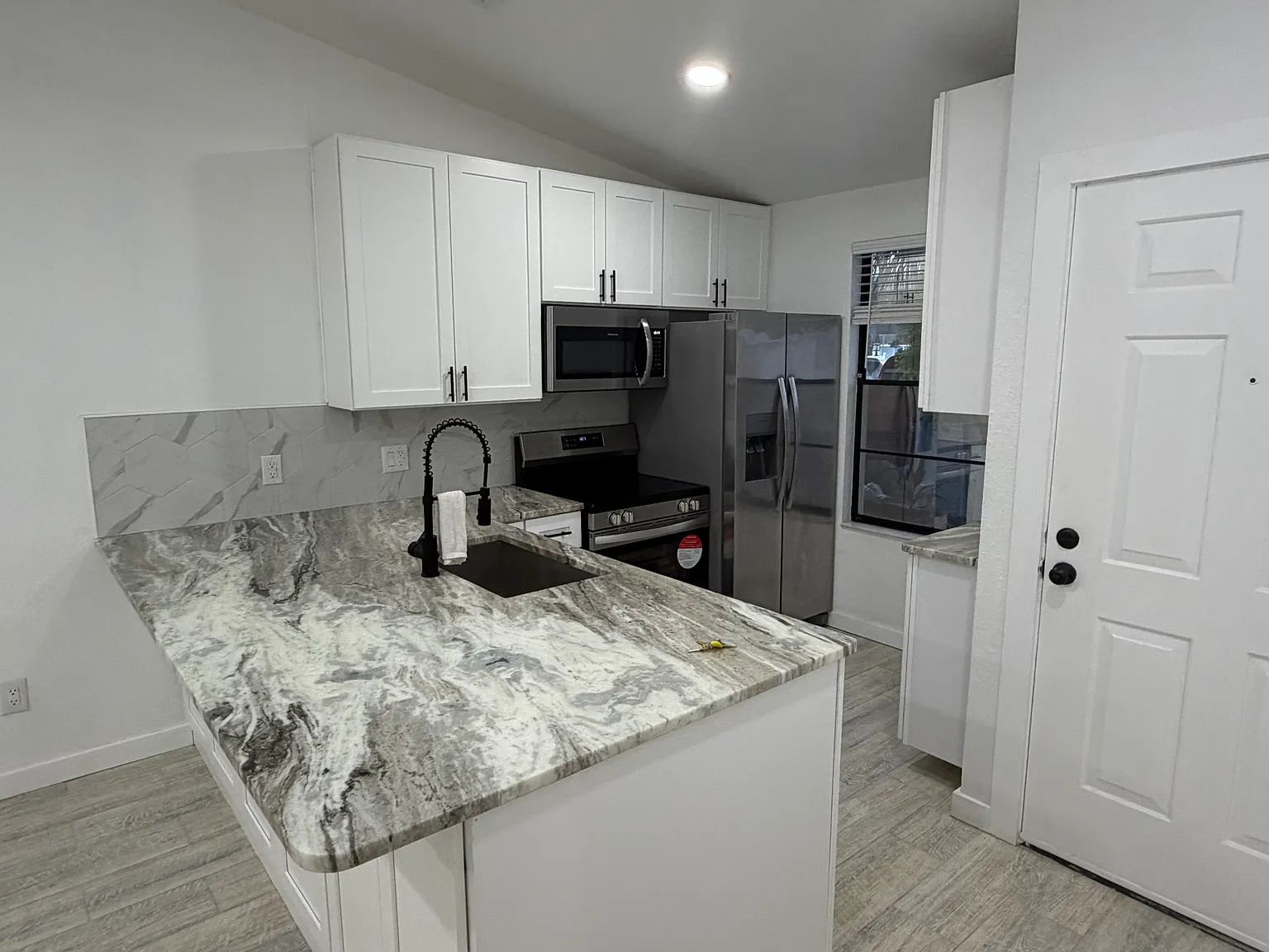 2 bed, 975 sqft, $1,550 — Photo 1
