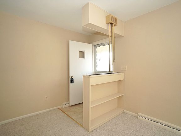 3rd image of 1016 White Dr