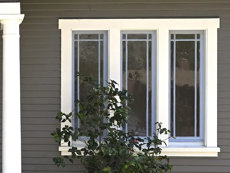1966 Addison Way — Photo 2