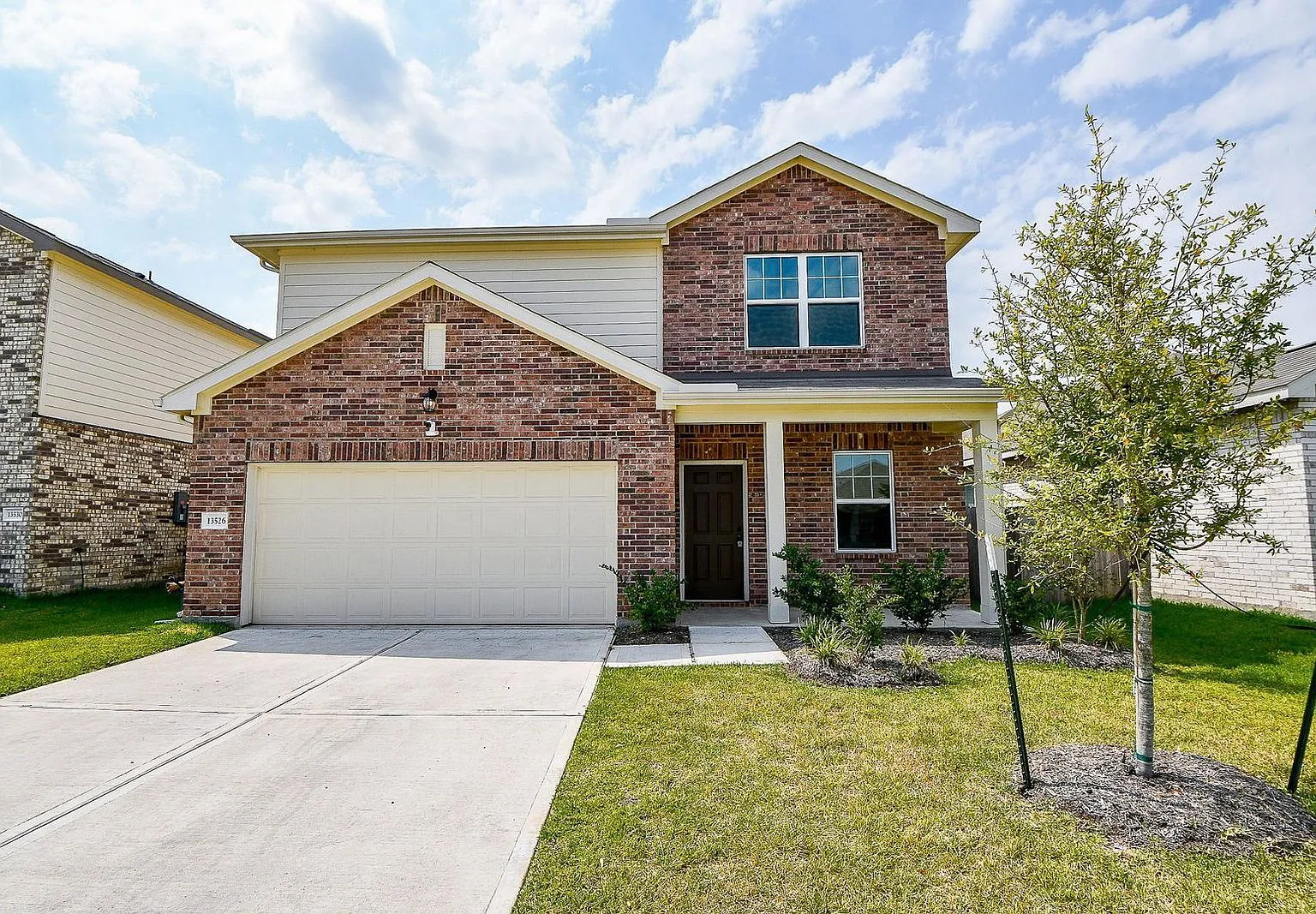 3 bed, 2.5 bath, 2184 sqft, $2,100 — Photo 1