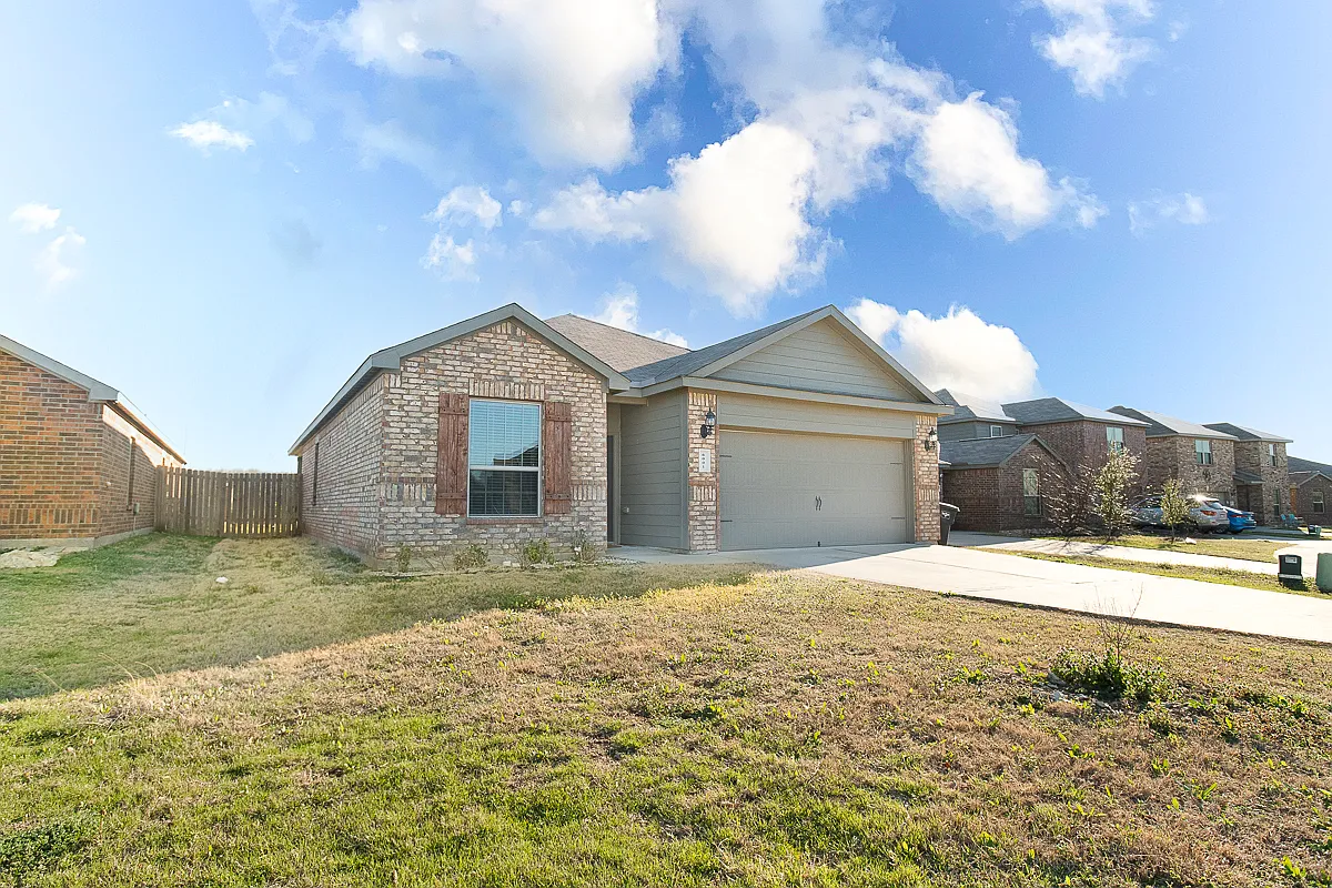 3 bed, 1636 sqft, $2,200 — Photo 3