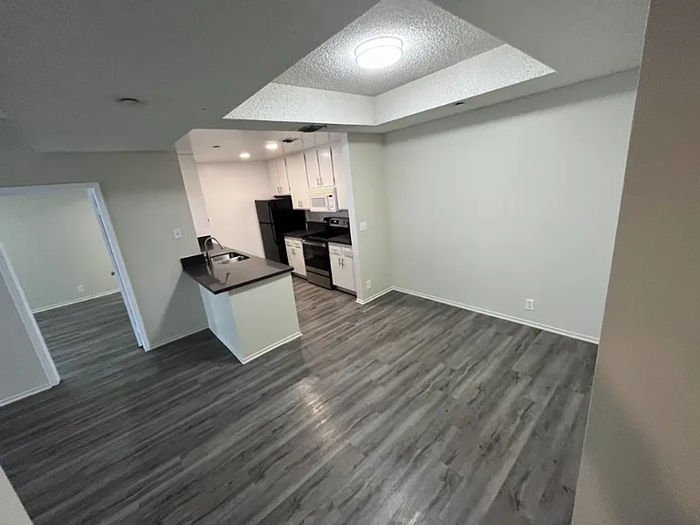 747 Gayley Ave — Photo 48