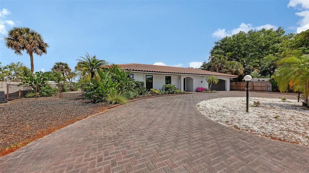 589 Commonwealth Ln, Sarasota, FL