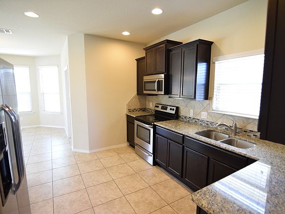 3rd image of 5717 Stonehaven Dr