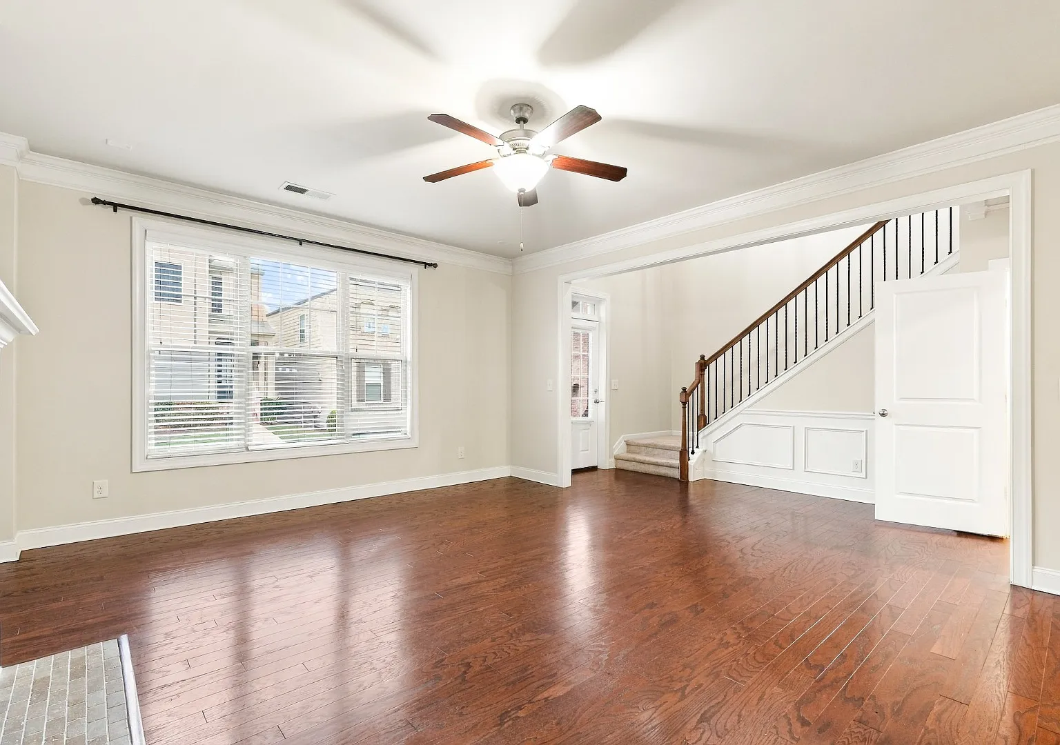 4 Bed/3 Bath Townhome (no common walls) ready to occupy — Photo 4