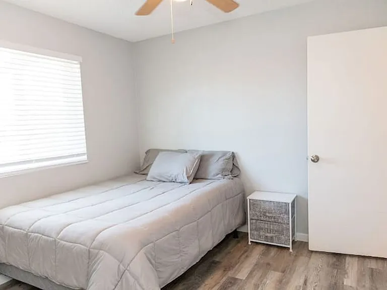 1025 N Menze St — Photo 16