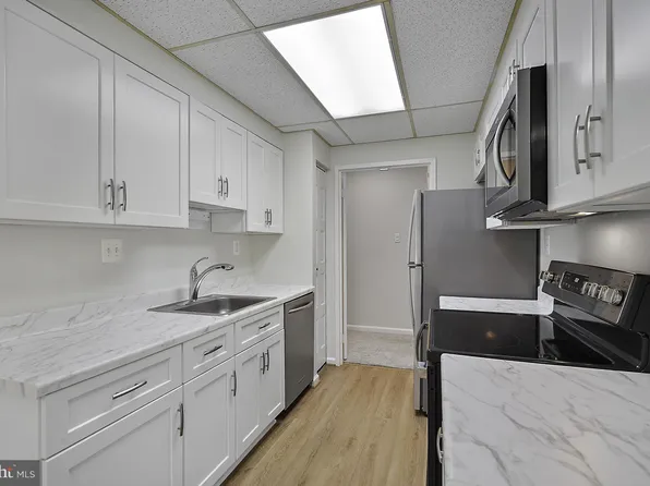 10300 Bushman Dr APT 102, Oakton, VA 22124