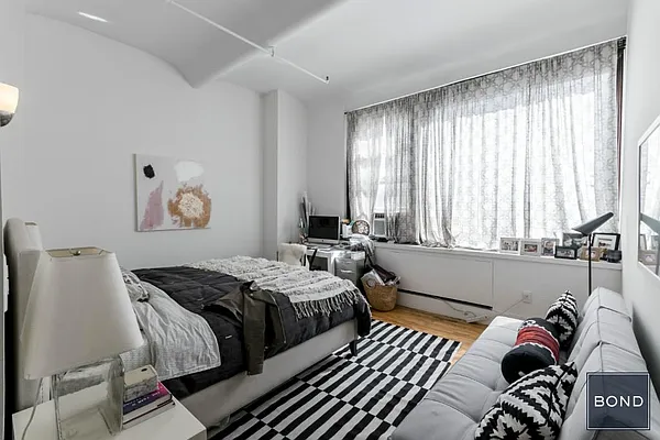 Rented by Bond New York | media 31