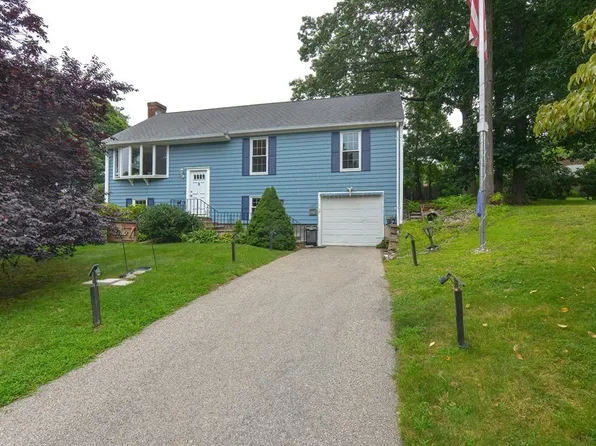 135 Heritage Ln, Weymouth, MA 02189