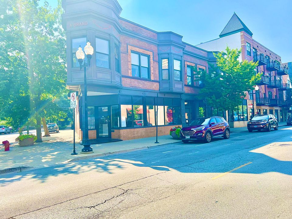 1st image of 4038 N Lincoln Ave #1