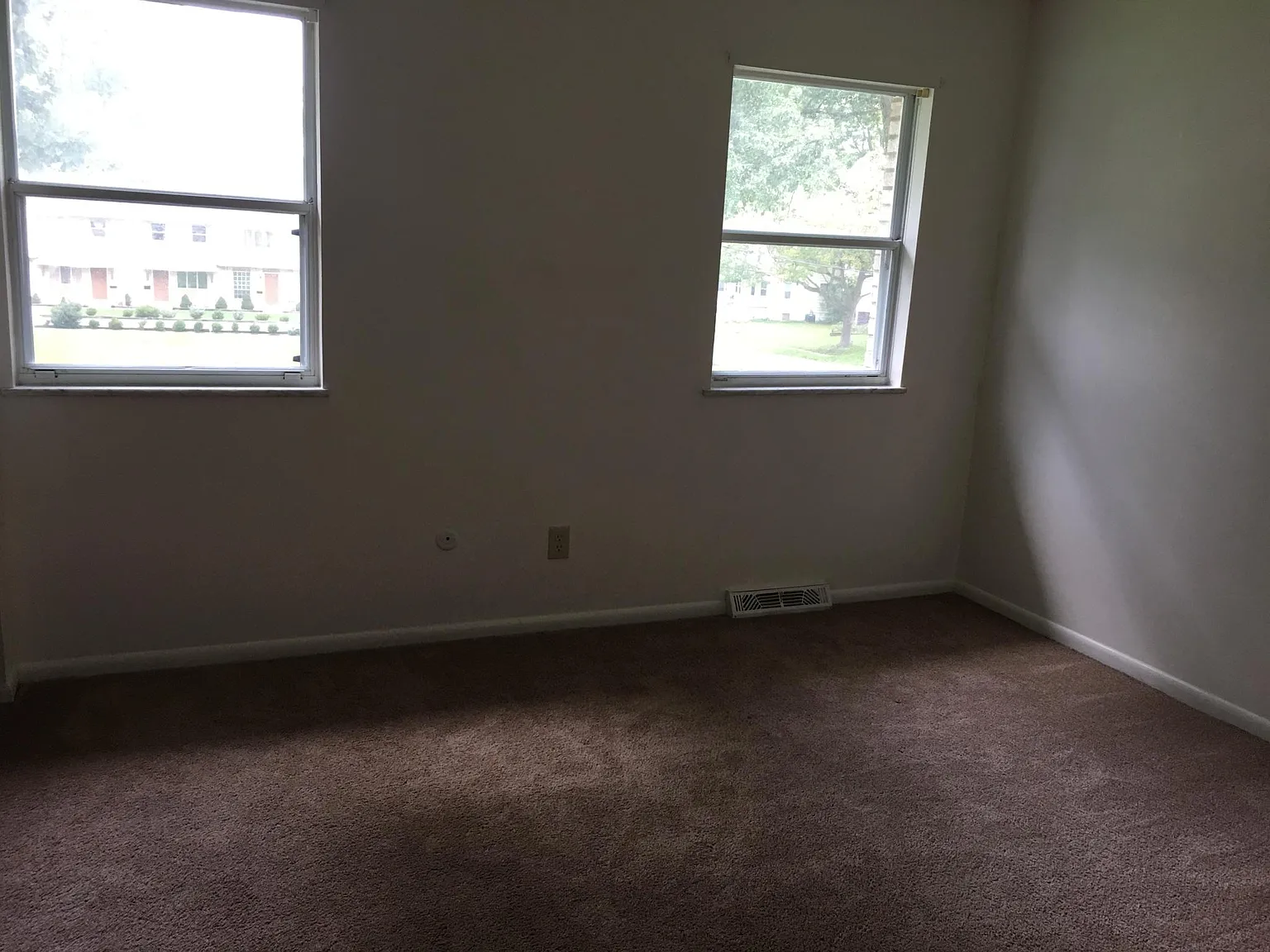 2 bed, 1200 sqft, $1,250 — Photo 4