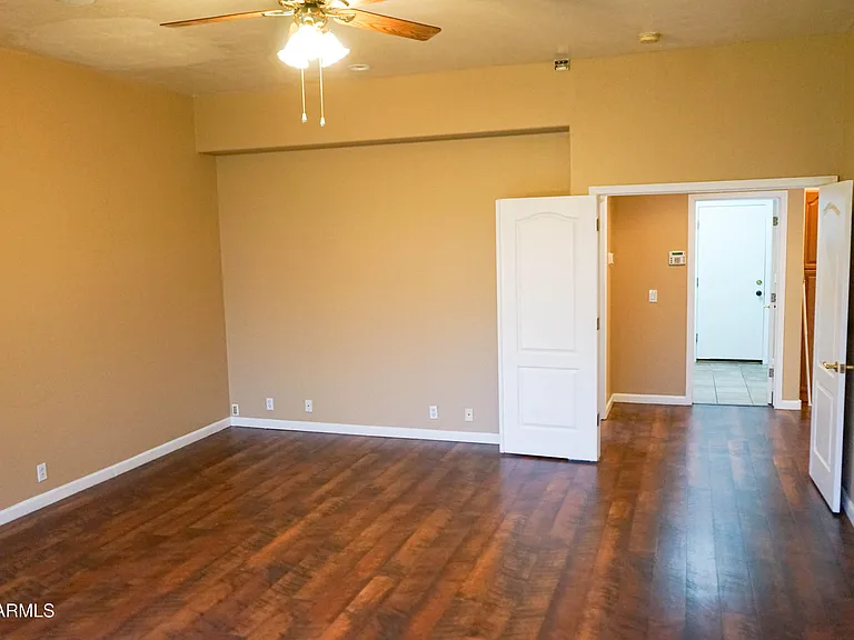 541 N Danielson Way — Photo 28