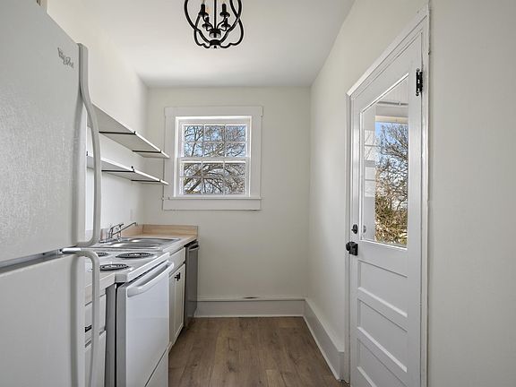4th image of 212 W 6th St #11251007