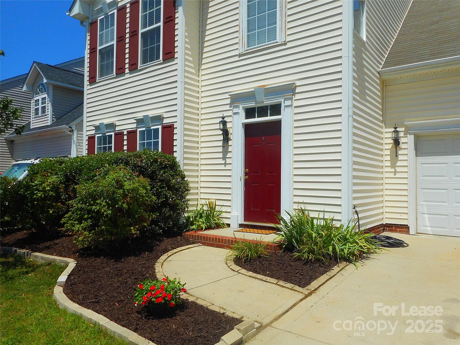 3 bed, 2.5 bath, 2372 sqft, $2,175 — Photo 2