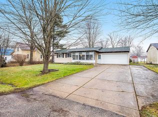 210 S Hunter St, Capac, MI 48014