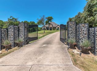145 Ranch Creek Dr, Azle, TX 76020