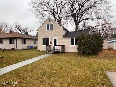 2112 8th Ave N, Grand Forks, ND, 58203