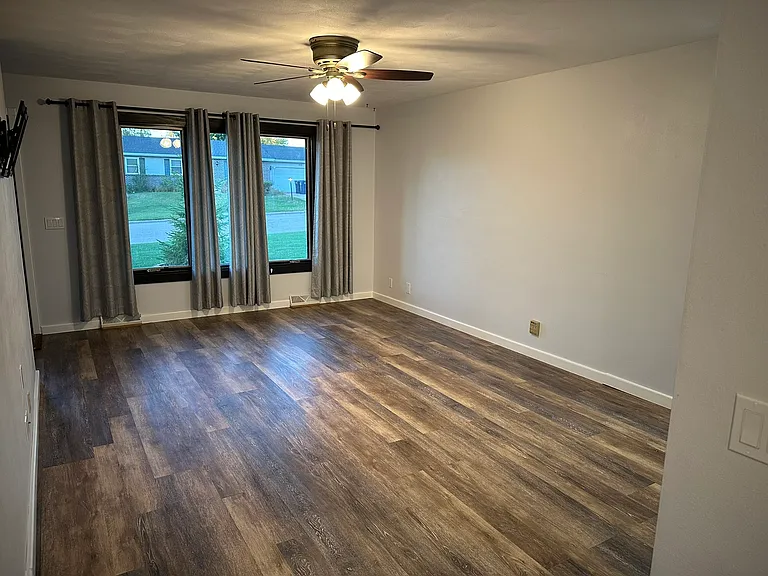 1621 Southridge Dr — Photo 8