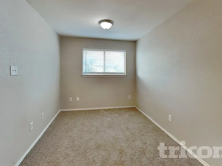 8210 Grissom Cir — Photo 16