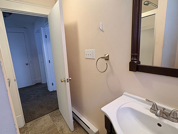 5th image of 375 Chestnut Ave #2