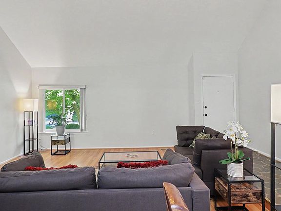 5th image of 9136 Tulip Grove Rd