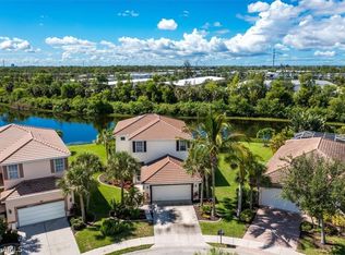 932 Golden Pond Ct, Cape Coral, FL 33909