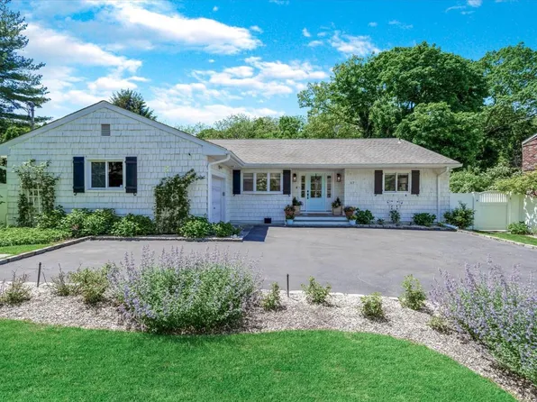 17 Irving Drive, Woodbury, NY 11797