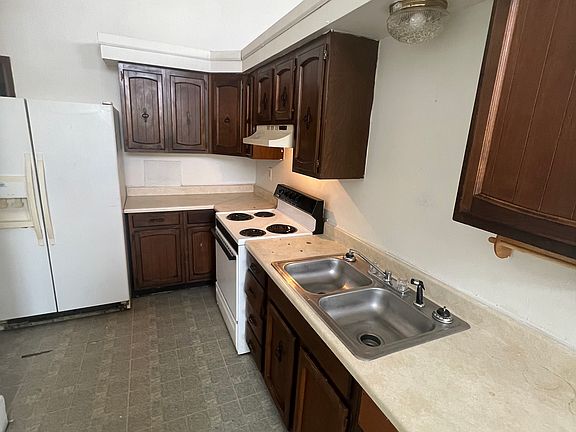 4th image of 639 E 8th St #1