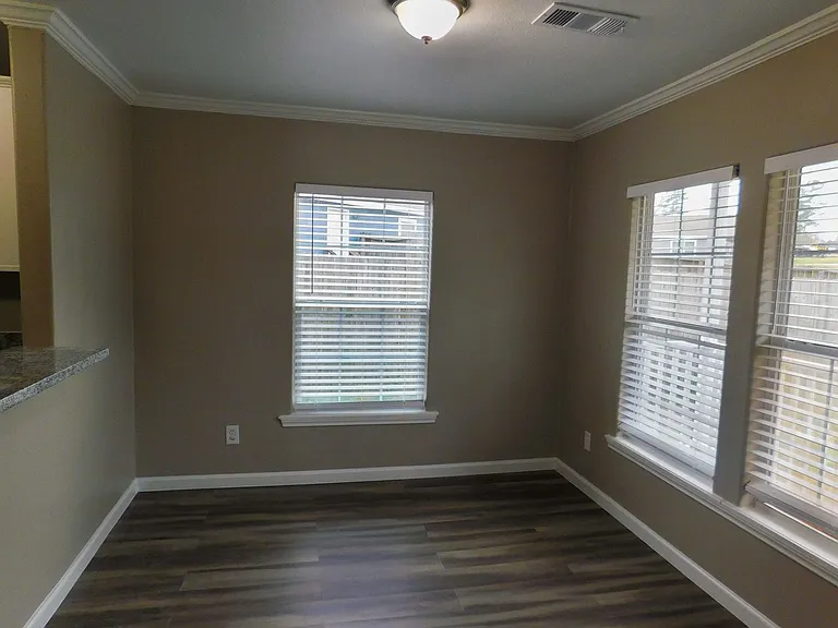 107 Varsity Dr — Photo 23