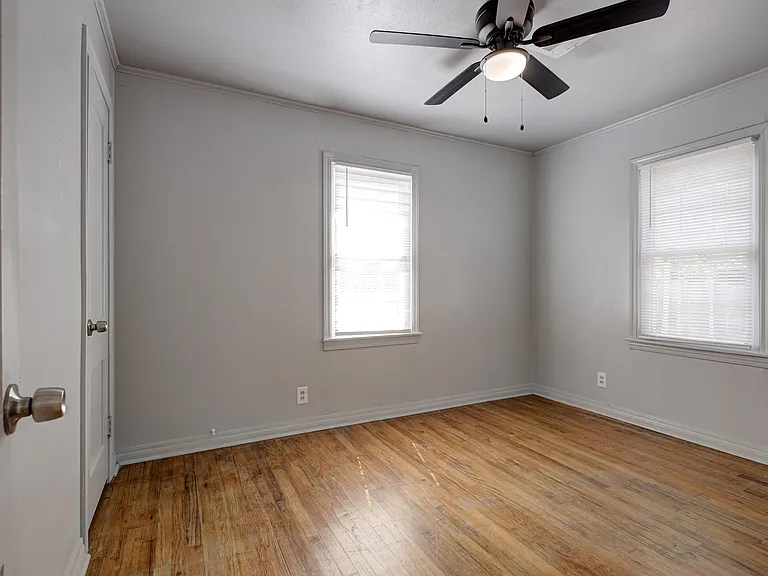 910 Garver St — Photo 34