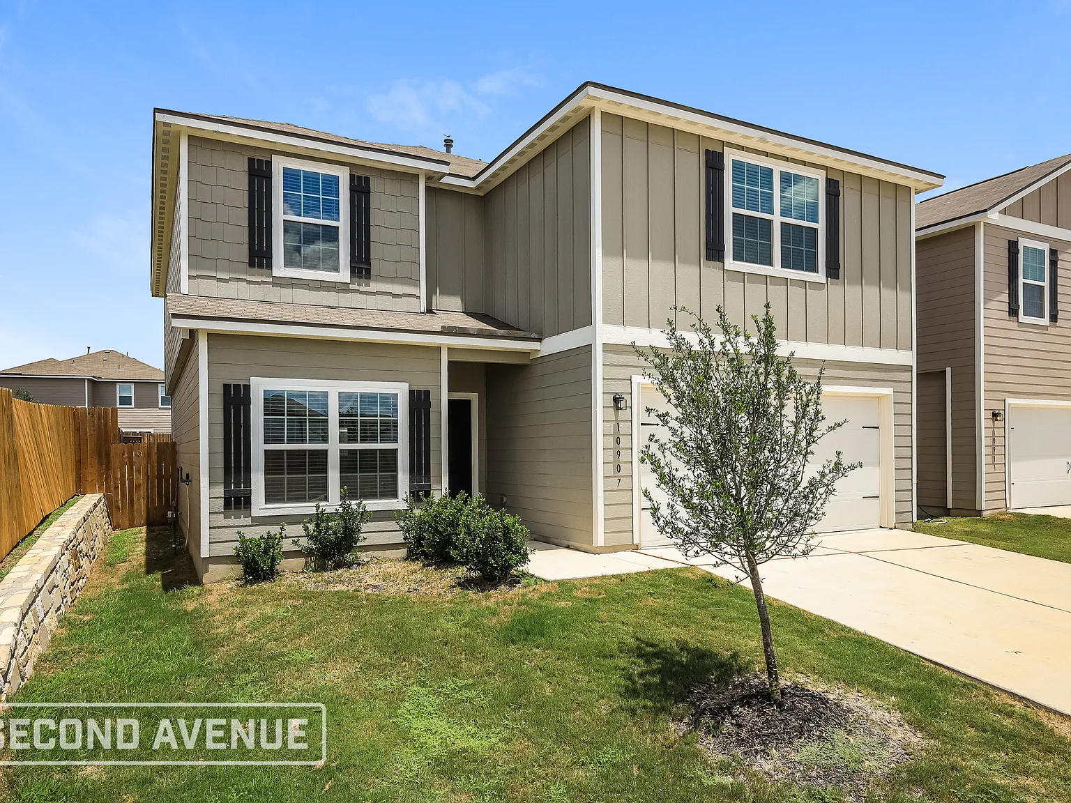5 bed, 2.5 bath, 2543 sqft, $1,895 — Photo 1