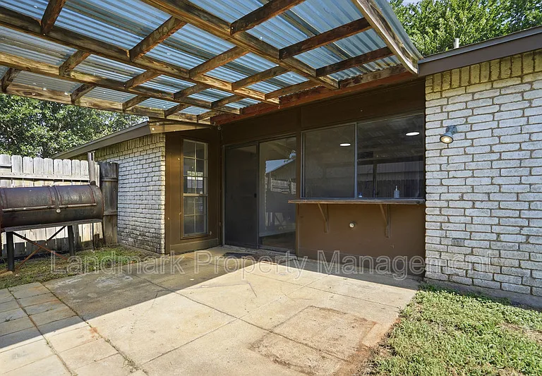 2711 Treeview Dr — Photo 25