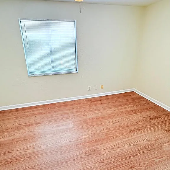 13769 Yarmouth Dr — Photo 33