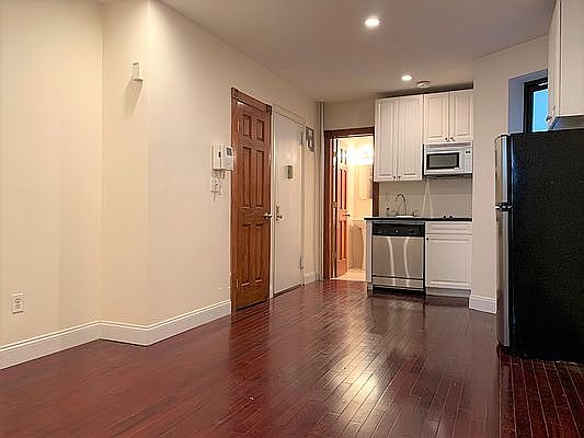 3rd image of 146 W 10th St APT 4D