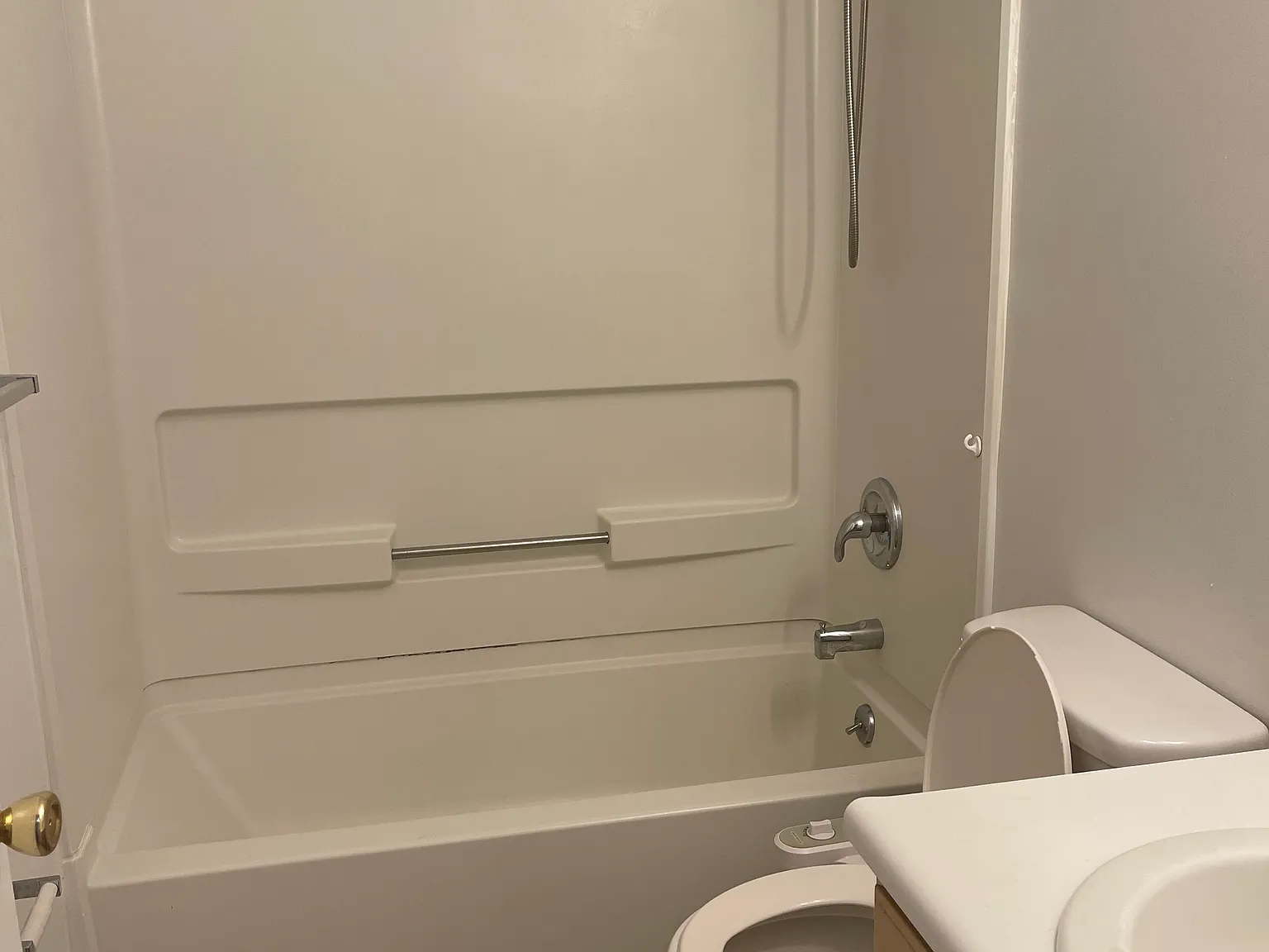 4 bed, 3.5 bath, 1550 sqft, $2,400 — Photo 3
