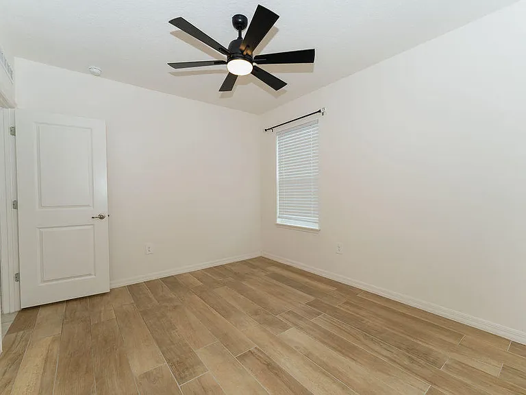 138 SW Carter Ave — Photo 29