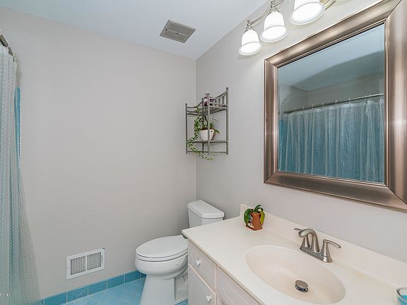 4th image of 402 Fellswood Pl