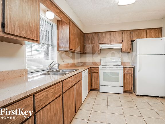 5th image of 18125 Hilda Dr