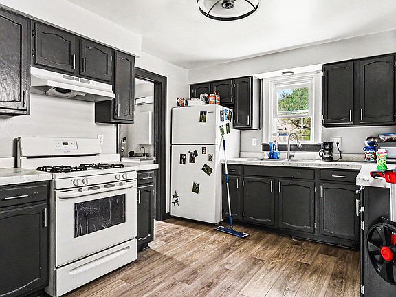 3rd image of 448 Houston Ave