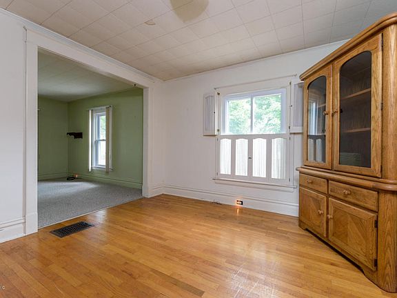 5th image of 411 W Franklin St