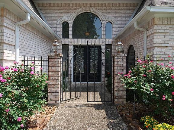 2nd image of 5810 Autumn Dogwood Way