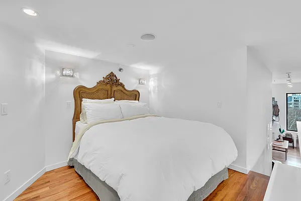 Sold by Compass | media 19