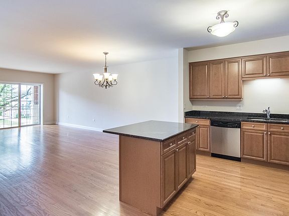 3rd image of 6493 N Northwest Hwy APT 207