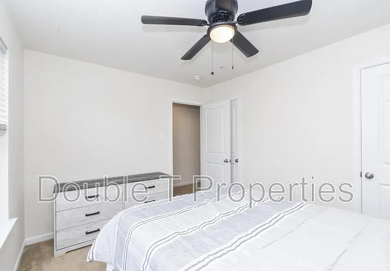 1841 Graymount Way — Photo 10