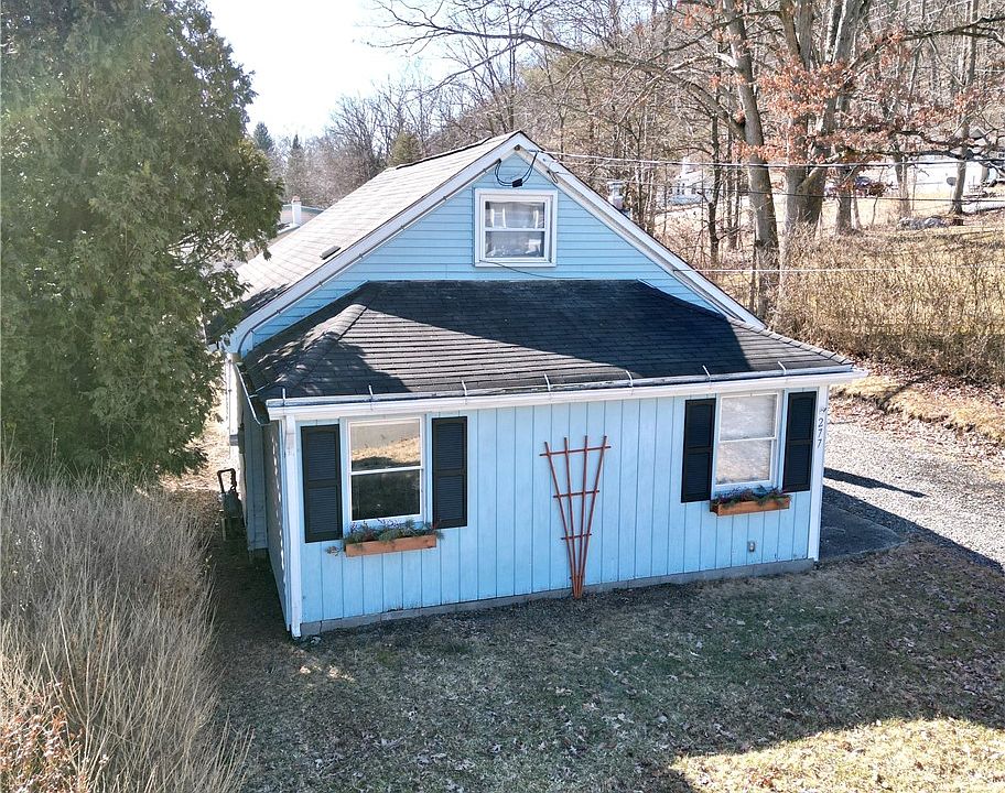 1st image of 277 W 10th St