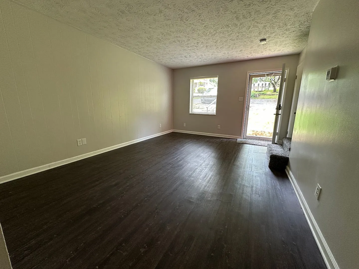 1405 Forest Ave- Lease Only — Photo 2